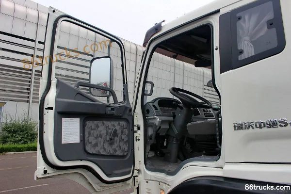 Foton Ruiwo Q5 190hp 4X2(6 wheels) Dual Fuel Water Sprinkler Truck Cab (1) | 86Trucks