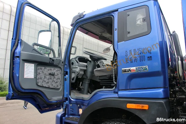 Foton Ruiwo Q5 Medium Truck 220hp 6X2(8 wheels) 9.5m Stake Cargo Truck Cab (1) | 86Trucks