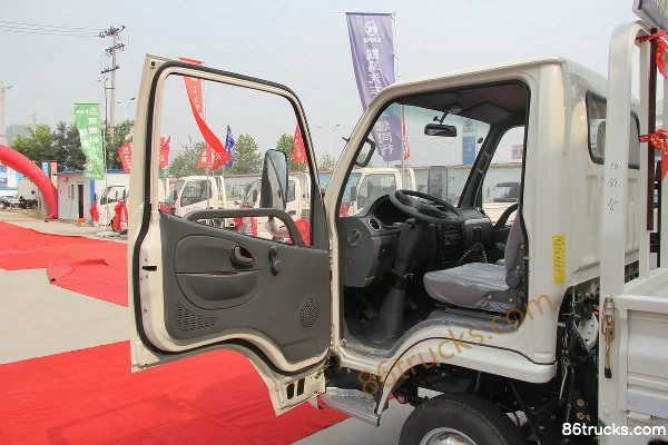 Kama Jinyunka 88hp 4X2(6 wheels) Gasoline/CNG 3.31m Single Row Flatbed Light Truck Cab (1) | 86Trucks