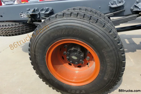 JAC Gallop A3 Medium Truck 200 hp 6X2(8 wheels) 7.8m Stake Truck Chassis (2) | 86Trucks