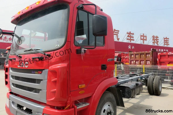 JAC Gallop K3 Medium Truck 250 hp 4X2(6 wheels) 7m Grain Hauler Truck Exterior (2) | 86Trucks