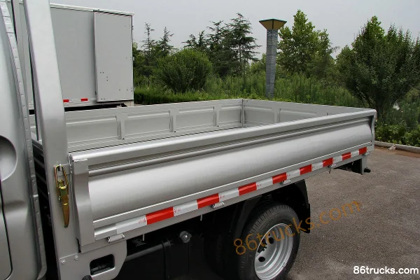 Foton Times KQ1 129hp 4X2(6 wheels) 2.67m Double Row Stake Light Truck Exterior (3) | 86Trucks