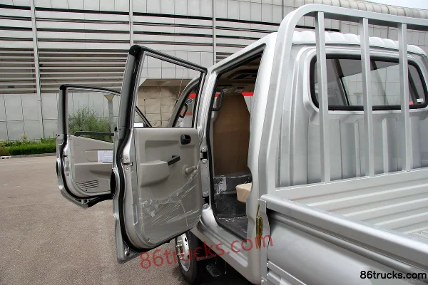 Foton Times KQ1 129hp 4X2(6 wheels) 2.67m Double Row Stake Light Truck Cab (3) | 86Trucks