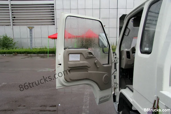 Foton Forland Xiaoka Star 68 hp 4X2(6 wheels) 2.9m semi-row flatbed mini truck Cab (2) | 86Trucks