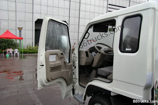 Foton Forland Xiaoka Star 68 hp 4X2(6 wheels) 2.9m semi-row flatbed mini truck Cab (1) | 86Trucks