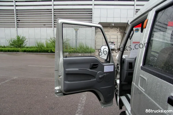 Foton Times Yuling V2 88 hp 4X2(6 wheels) 3.05m Double Row Stake Micro Truck Cab (2) | 86Trucks