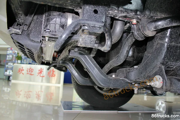 JMC Yuhu 2015 2.4T Diesel 4WD Double Cab Pickup Luxury Edition Body (5) | 86Trucks