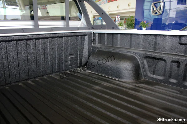 JMC Yuhu 2015 2.4T Diesel 4WD Double Cab Pickup Luxury Edition Body (6) | 86Trucks