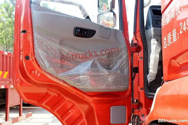 Dongfeng Teshang 180 ch 6X2(8 roues) camion benne 4,8 m (EQ3259GF3) Cabine (3) | 86Trucks