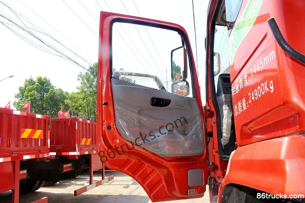 Dongfeng Teshang 180 ch 6X2(8 roues) camion benne 4,8 m (EQ3259GF3) Cabine (1) | 86Trucks