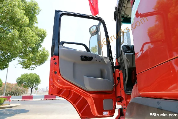 Dongfeng Teshang heavy truck 280 hp 8X4(12 wheels) 9.5m stake truck (DFE5310CCYFN) Cab (1) | 86Trucks
