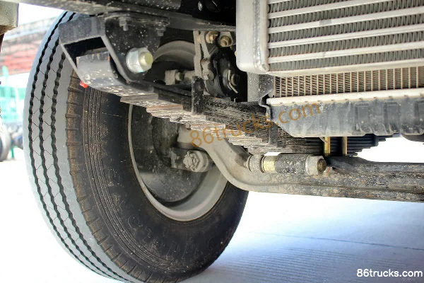 Sinotruk HOWO Hanjun 102 hp 4X2(6 wheels) 3.2m double-row flatbed light truck Chassis (3) | 86Trucks