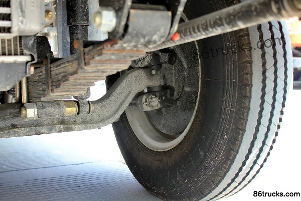Sinotruk HOWO Hanjun 102 hp 4X2(6 wheels) 3.2m double-row flatbed light truck Chassis (2) | 86Trucks