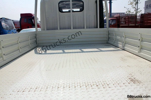 Sinotruk HOWO Hanjun 102 hp 4X2(6 wheels) 3.2m double-row flatbed light truck Body (3) | 86Trucks