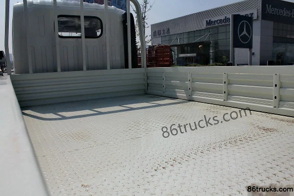 Sinotruk HOWO Hanjun 102 hp 4X2(6 wheels) 3.2m double-row flatbed light truck Body (2) | 86Trucks