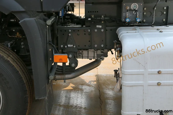 Sinotruk HOWO heavy truck 380 hp 6X4(10 wheels) CNG tractor truck (natural gas transport truck) Chassis (1) | 86Trucks