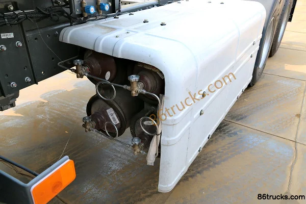 Sinotruk HOWO heavy truck 380 hp 6X4(10 wheels) CNG tractor truck (natural gas transport truck) Chassis (2) | 86Trucks