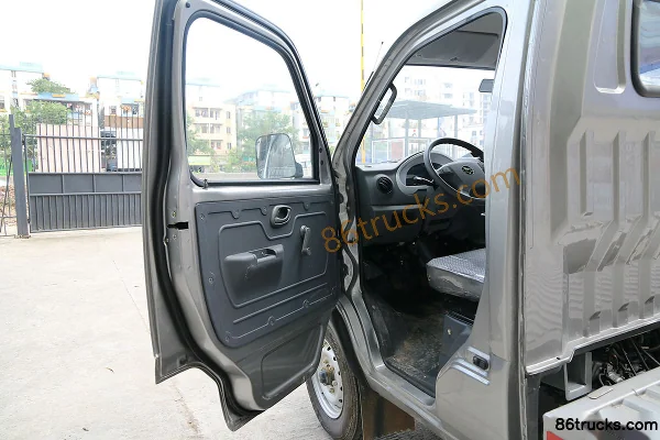 NanJun Ruibao 1.1L 60 hp 4X2(6 wheels) gasoline 2.9m single-row mini truck Cab (1) | 86Trucks