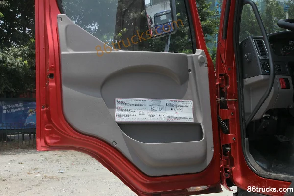 DongfengLiuqi Chenglong camion porteur 310 ch 4X2(6 roues) tracteur routier Cabine (3) | 86Trucks