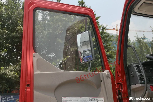 DongfengLiuqi Chenglong camion porteur 310 ch 4X2(6 roues) tracteur routier Cabine (2) | 86Trucks