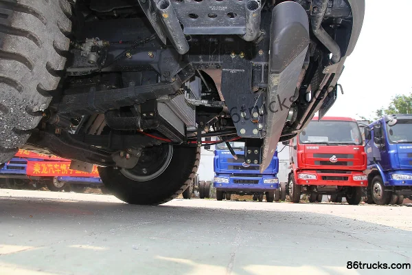 DongfengLiuqi Chenglong camion porteur 310 ch 4X2(6 roues) tracteur routier Châssis (3) | 86Trucks
