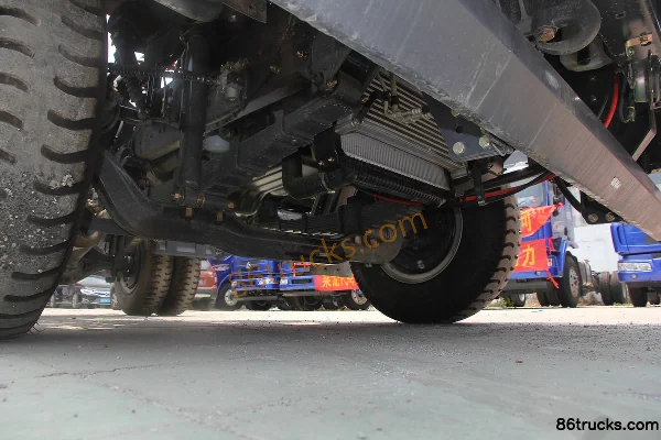DongfengLiuqi Chenglong camion porteur 310 ch 4X2(6 roues) tracteur routier Châssis (2) | 86Trucks