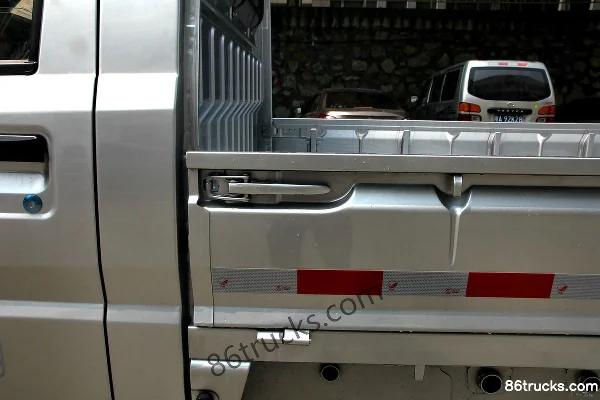 Wuling Rongguang mini truck 1.2L 82 hp 4X2(6 wheels) gasoline 2.71m single-row mini truck Body (2) | 86Trucks