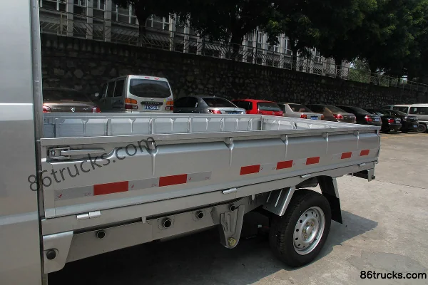 Wuling Rongguang mini truck 1.2L 82 hp 4X2(6 wheels) gasoline 2.71m single-row mini truck Body (1) | 86Trucks