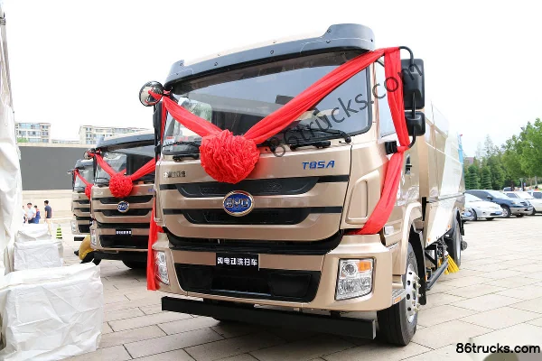 BYD T8 16 tonnes camion balayeur-laveur électrique pur (Hualin) 4X2(6 roues) Extérieur (3) | 86Trucks
