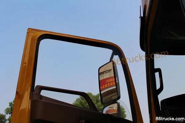 Sinotruk Steyr DM5G camion lourd 240 ch 6X2(8 roues) camion porteur à caisse fermée 9,4 m Cabine (3) | 86Trucks