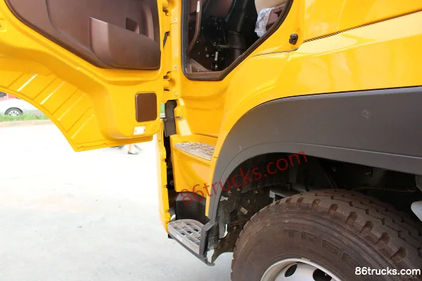 Sinotruk Steyr DM5G camion lourd 240 ch 6X2(8 roues) camion porteur à caisse fermée 9,4 m Cabine (2) | 86Trucks
