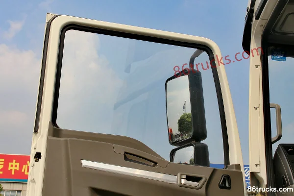 SHACMAN Delong New M3000 245 hp 6X2(8 wheels) cargo truck Cab (2) | 86Trucks