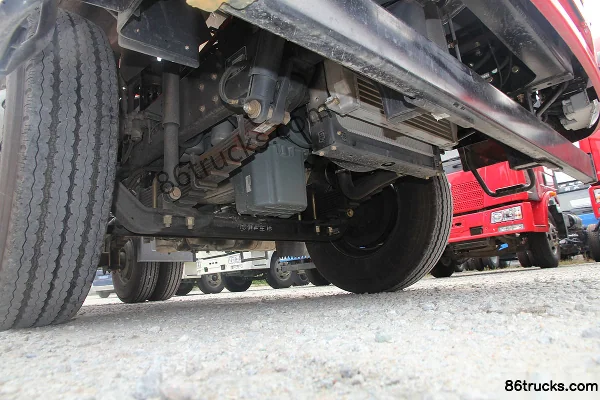 FAW Jiefang J6L Medium Truck 220 hp 4X2(6 wheels) Tractor Truck Chassis (2) | 86Trucks