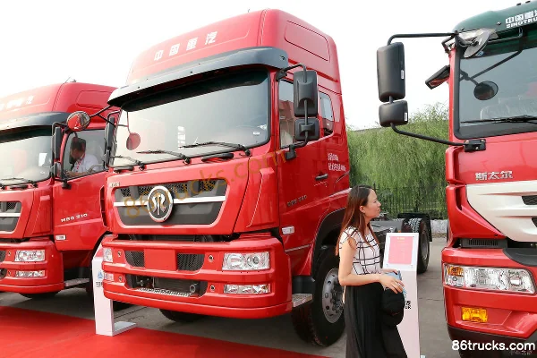 Sinotruk Steyr D7B Heavy Truck 380 hp 6X4(10 wheels) Tractor Truck Exterior (2) | 86Trucks