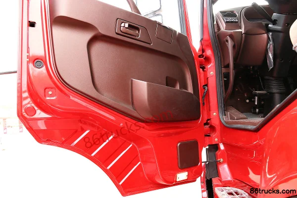 Sinotruk Steyr D7B Heavy Truck 380 hp 6X4(10 wheels) Tractor Truck Cab (1) | 86Trucks