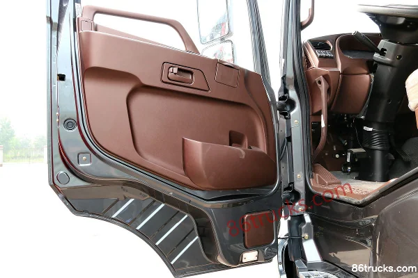 Sinotruk Steyr D7B Heavy Truck 380 hp 6X2(8 wheels) Tractor Truck (High Top) Cab (1) | 86Trucks