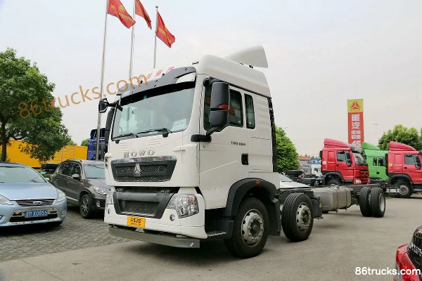 Sinotruk HOWO T5G Heavy Truck 280 hp 6X2(8 wheels) Cargo Truck Chassis Exterior (3) | 86Trucks