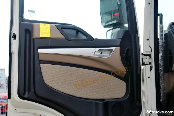 Sinotruk HOWO T5G Heavy Truck 280 hp 6X2(8 wheels) Cargo Truck Chassis Cab (3) | 86Trucks