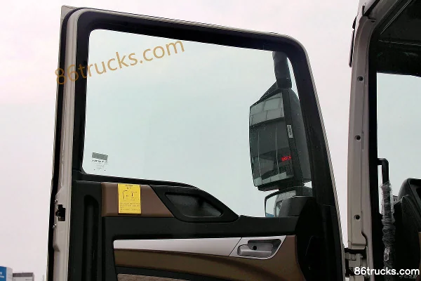 Sinotruk HOWO T5G Heavy Truck 280 hp 6X2(8 wheels) Cargo Truck Chassis Cab (2) | 86Trucks