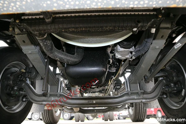 Sinotruk HOWO T5G Heavy Truck 280 hp 6X2(8 wheels) Cargo Truck Chassis (1) | 86Trucks
