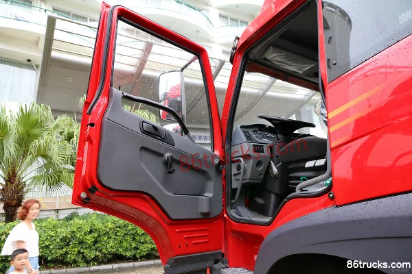 FAW Jiefang Qingdao New Hanwei J5M Heavy Truck 220 hp 4X2(6 wheels) Tractor Truck (Xichai) Cab (2) | 86Trucks