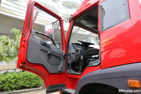 FAW Jiefang Qingdao New Hanwei J5M Heavy Truck 220 hp 4X2(6 wheels) Tractor Truck (Xichai) Cab (1) | 86Trucks