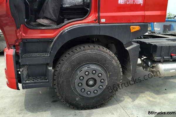 Dongfeng (Original) Heavy Truck 350 hp 4X2(6 wheels) High Roof Tractor Truck Cab (2) | 86Trucks