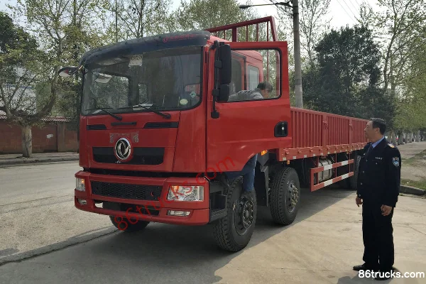 Dongfeng (Yuancuang Pu) camion lourd 210 ch 6X2(8 roues) camion porteur à ridelles 9,6 m Extérieur (2) | 86Trucks