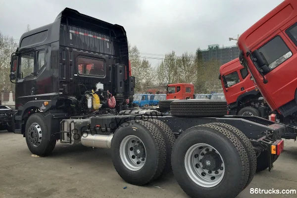 Dongfeng (Yuanchuangpu) Heavy Truck 350 hp 6X4(10 wheels) Tractor Truck Exterior (3) | 86Trucks