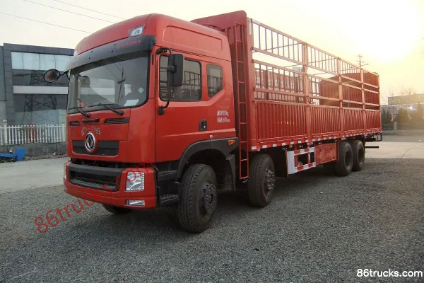 Dongfeng (Yuanchuangpu) Heavy Truck 310 hp 8X4(12 wheels) 9.6m Stake Truck Exterior