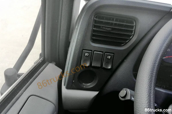 Dongfeng Commercial Vehicle Jiayun 120 hp 4X2(6 wheels) 4.1m Single Row Stake Truck (Blue Plate) Cab (3) | 86Trucks