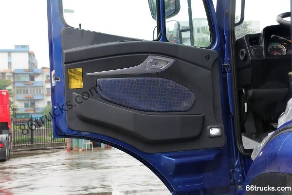 Sinotruk Haohan J5G Heavy Truck Lightweight Version 260 hp 4X2(6 wheels) LNG Tractor Truck Cab (2) | 86Trucks
