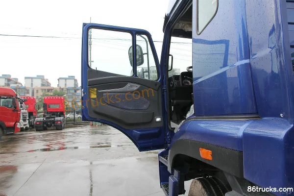 Sinotruk Haohan J5G Heavy Truck Lightweight Version 260 hp 4X2(6 wheels) LNG Tractor Truck Cab (1) | 86Trucks