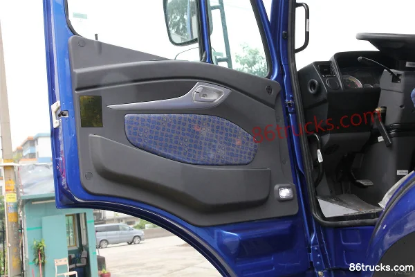 Sinotruk Haohan J5G camion lourd version légère 340 ch 8X4(12 roues) camion porteur fourgon 9,5 m Cabine (3) | 86Trucks